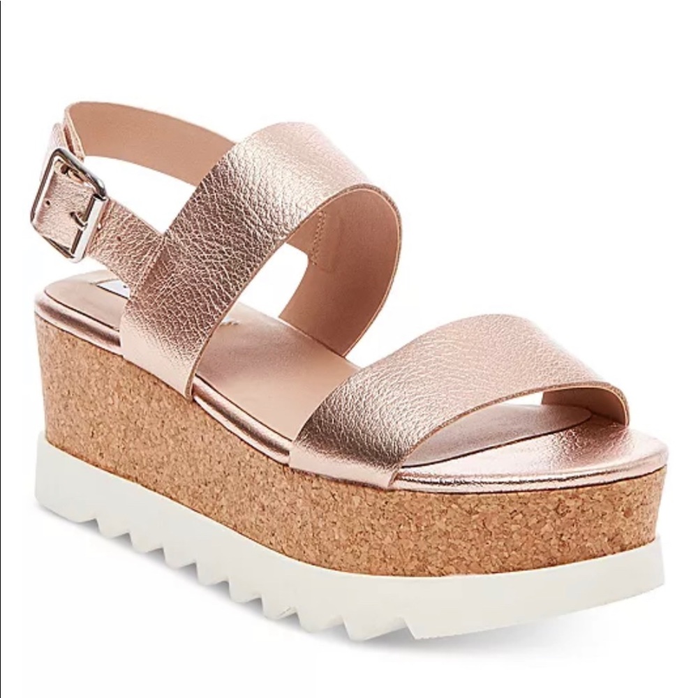 Rose gold platform Steve Madden leather sandals. Good condition, slightly worn.